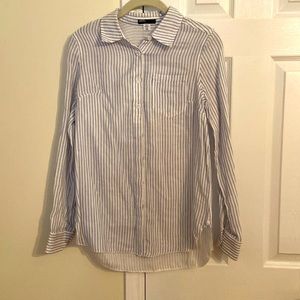BDG Urban Outfitters NWOT XS white/blue/pinstripe button down blouse/shi…